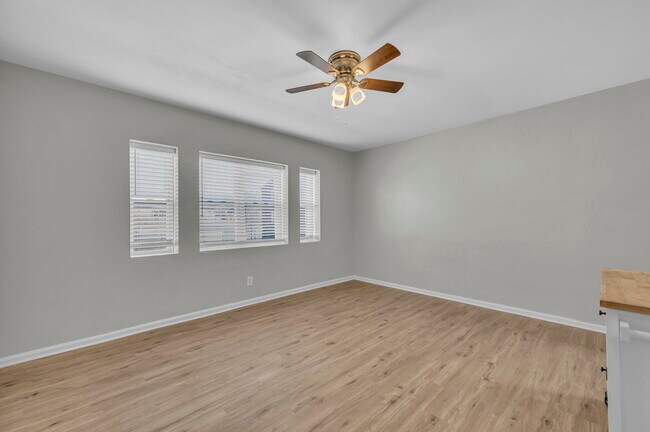 University Meadows, Kansas City, MO 64110 - photo 6