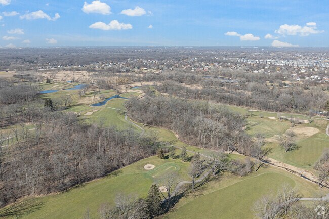 Old Oak Country Club is one of Illinois' original 18-hole golf courses.