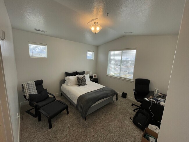 347 W 785 N unit PrivateRoom1, Vineyard, UT 84059 - photo 4