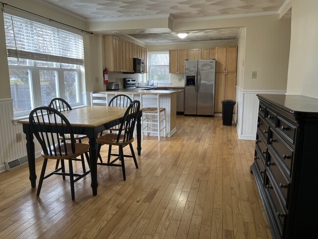 Large Affordable 3-Bed 3-Bath with Yard, Saratoga Springs, NY 12866 - photo 5