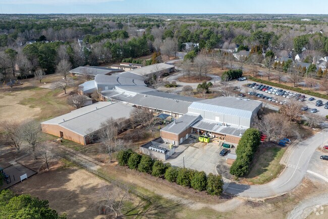 Oak Grove Elementary School close to Lochmere earns an A from Niche.