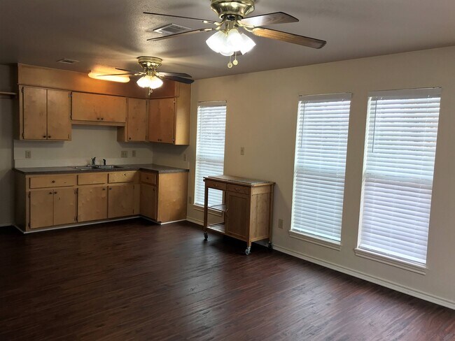 1217 Oak Dr unit 101, Denison, TX 75020 - photo 6