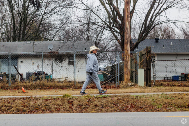 Residents in Bissett enjoy the walkability of the neighborhood.