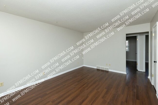 312 NE Trilein Dr, Ankeny, IA 50021 - photo 2