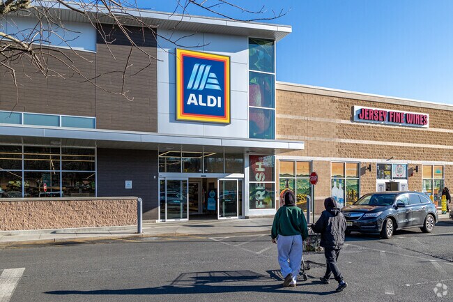 Aldi on Route 1 near Dayton offers budget-friendly groceries, fresh produce, and everyday essentials.