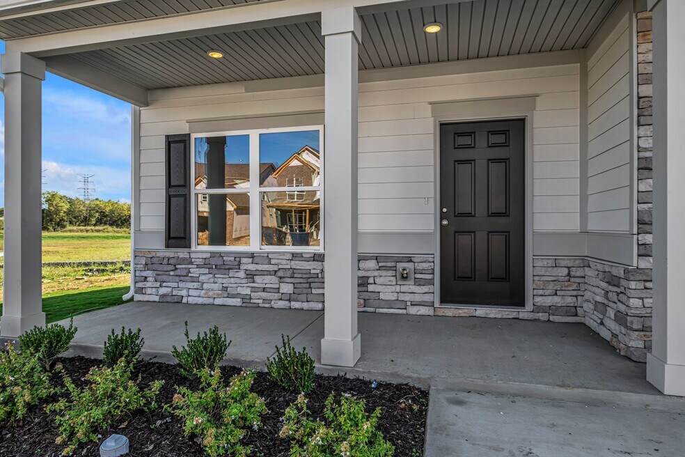 404 Stratford Station Dr, Lebanon, TN 37087 - photo 1