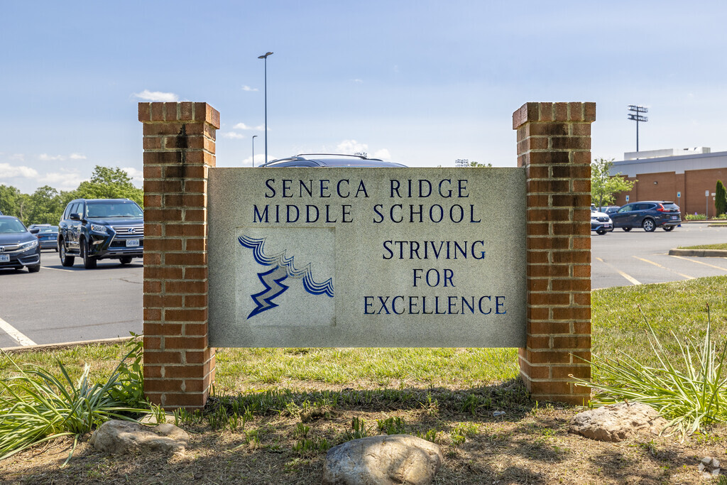 Seneca Ridge Middle School offers quality education to the students of Loudoun County.