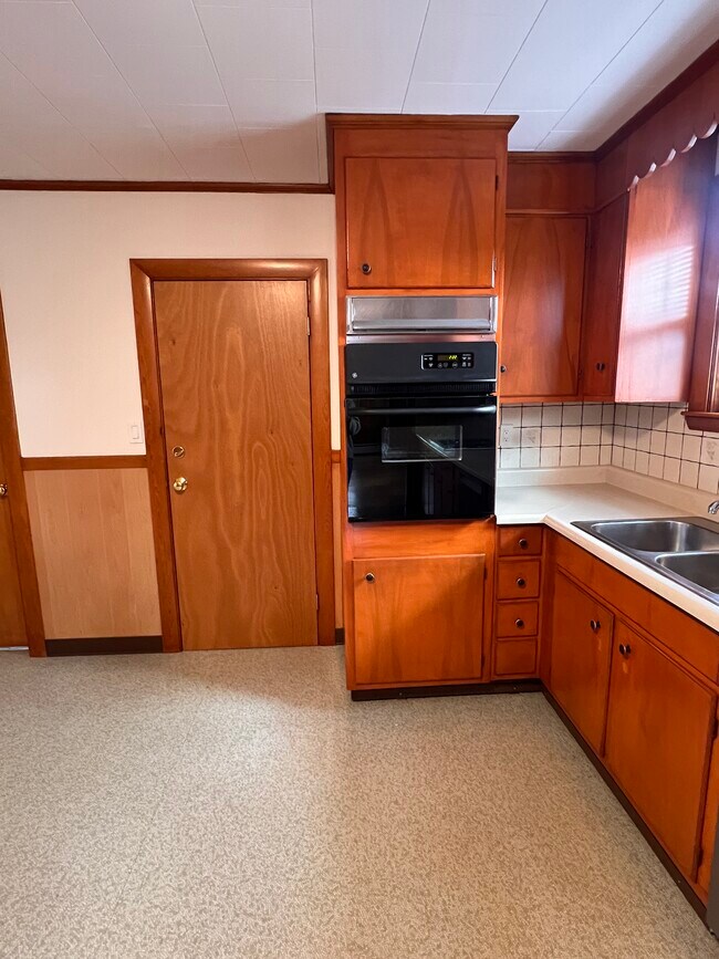 24 Proctor St unit 24 Proctor St., Peabody, MA 01960 - photo 4