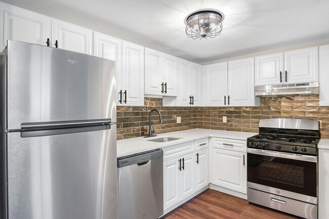 Retro 511, West Haven, CT 06516 - photo 2