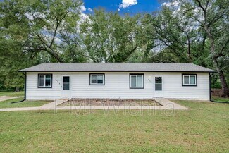 420 W Mahoney Dr, Derby, KS 67037
