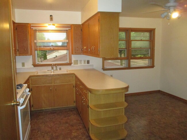 Kitchen dining area