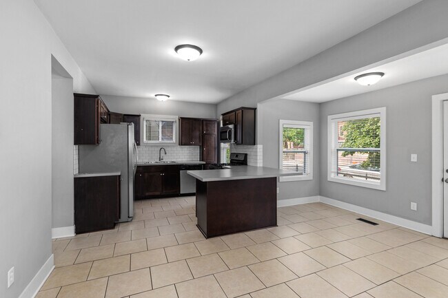 624 California St NW, Grand Rapids, MI 49504 - photo 5