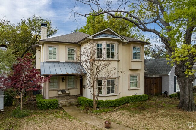 Most homes in University Park will come with small yards to maintain.