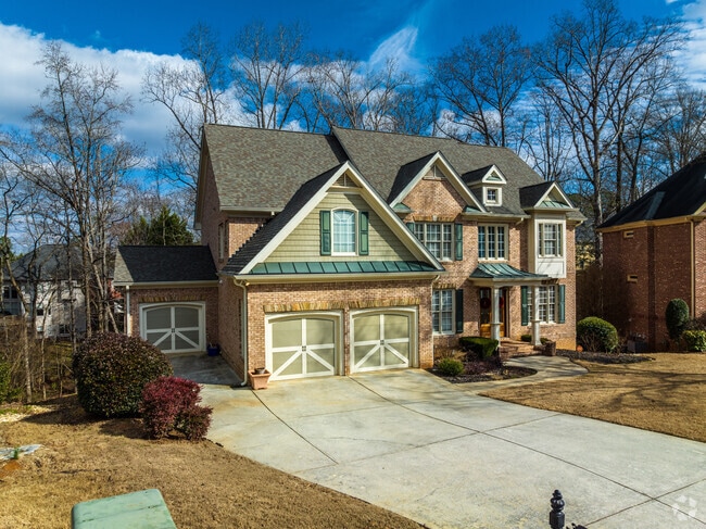 The Knollwood Lakes subdivision in Lawrenceville offerscontemporary style homes.