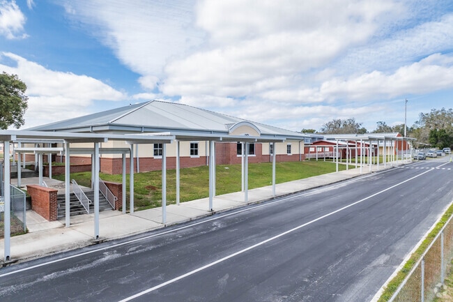 Stewart Middle School has a student-teacher ratio of 18 to 1.