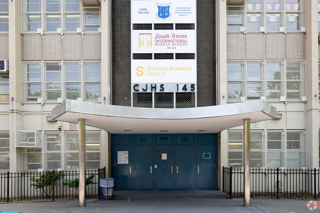 Bronx 3 Elementary School is an independent public school open to all New York City students.