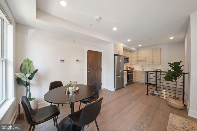 703 Newton Place NW, Washington, DC 20010 - photo 5