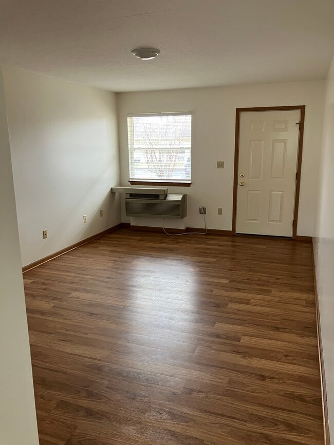 68 E 1st St unit 3, the Plains, OH 45780 - photo 3