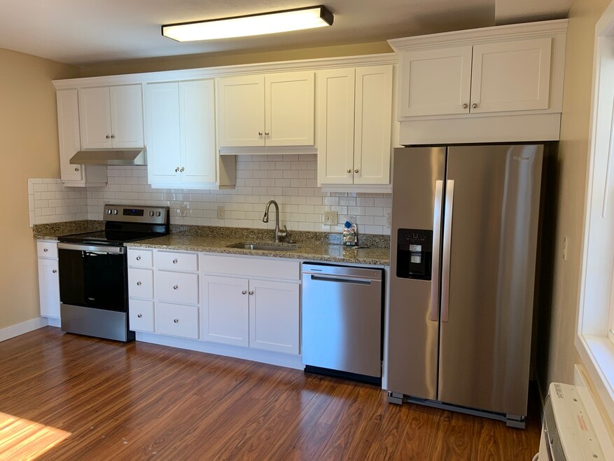 110 Ashburnham St unit 4, Fitchburg, MA 01420 - photo 1