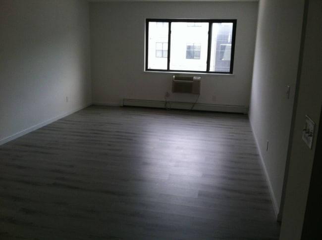 208 Undercliff Ave unit B7, Edgewater, NJ 07020 - photo 6