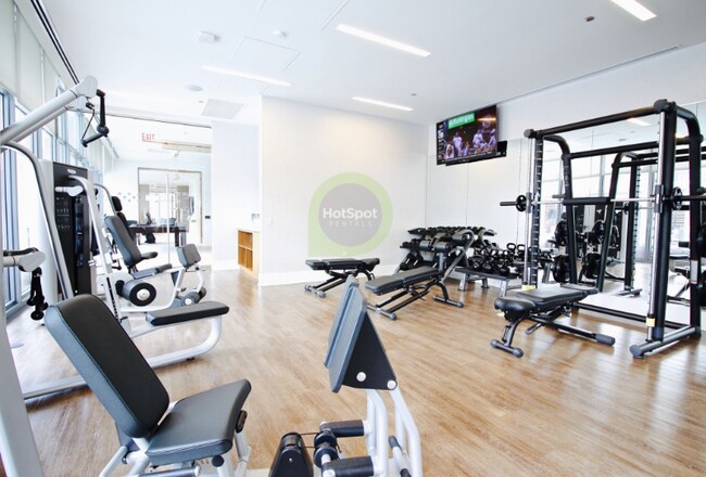 339 E Chestnut St, Chicago, IL 60611 - photo 7