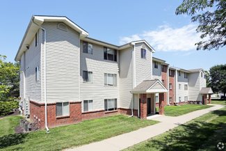 904 Kasper St Unit 201, Bellevue, NE 68147