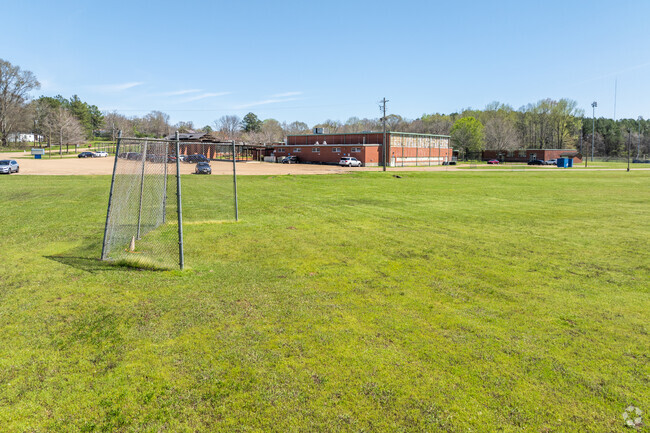 Carver Middle School serves students in grades 7 - 8th grade.