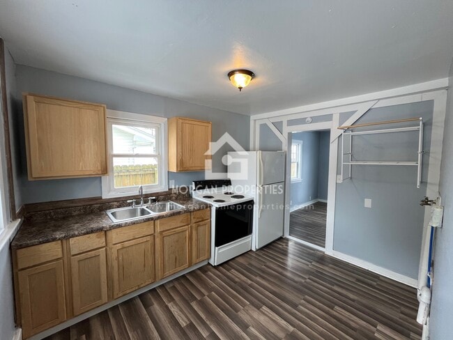 413 N 11th St, Elwood, IN 46036 - photo 3