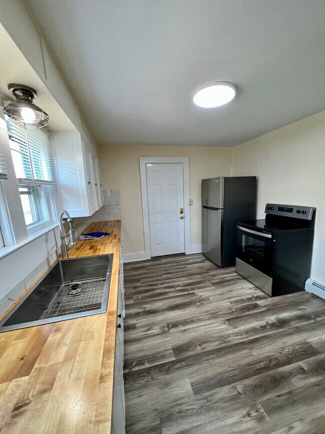 57 N Willard St unit 57 North Willard St, Burlington, VT 05401 - photo 6