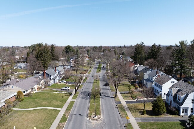 An overview along South Main Ave in Buckingham Lake-Crestwood.