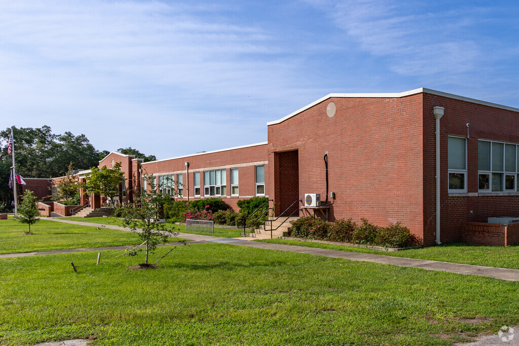 The Atlantic Elementary School building in Atlantic, NC.