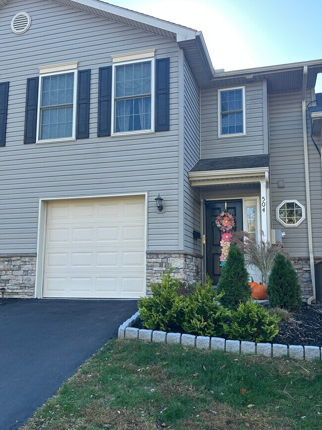 504 W Perry St, Enola, PA 17025