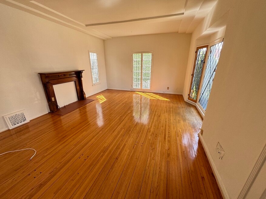 422 S Detroit St, Los Angeles, CA 90036 - photo 1