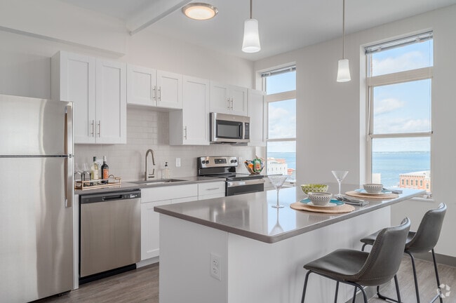 Sturgeon Bay - 1 BD, 1 BA - 1000SF - Kitchen