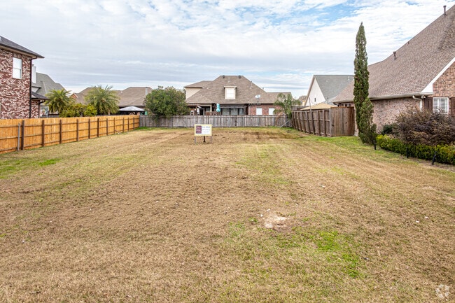 New construction plots can be found throughout Kenner.