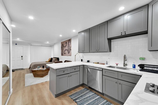 1240 W 29th St unit 9, Los Angeles, CA 90007 - photo 3