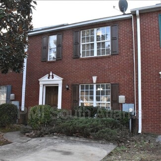 5798 Strathmoor Manor Cir, Lithonia, GA 30058