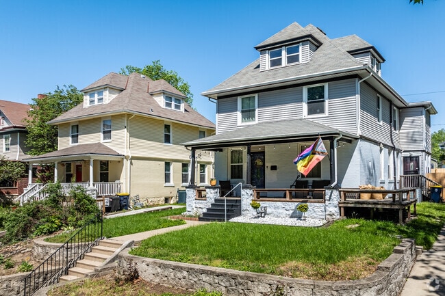 American Foursquares are common in the Ivanhoe Southwest neighborhood.