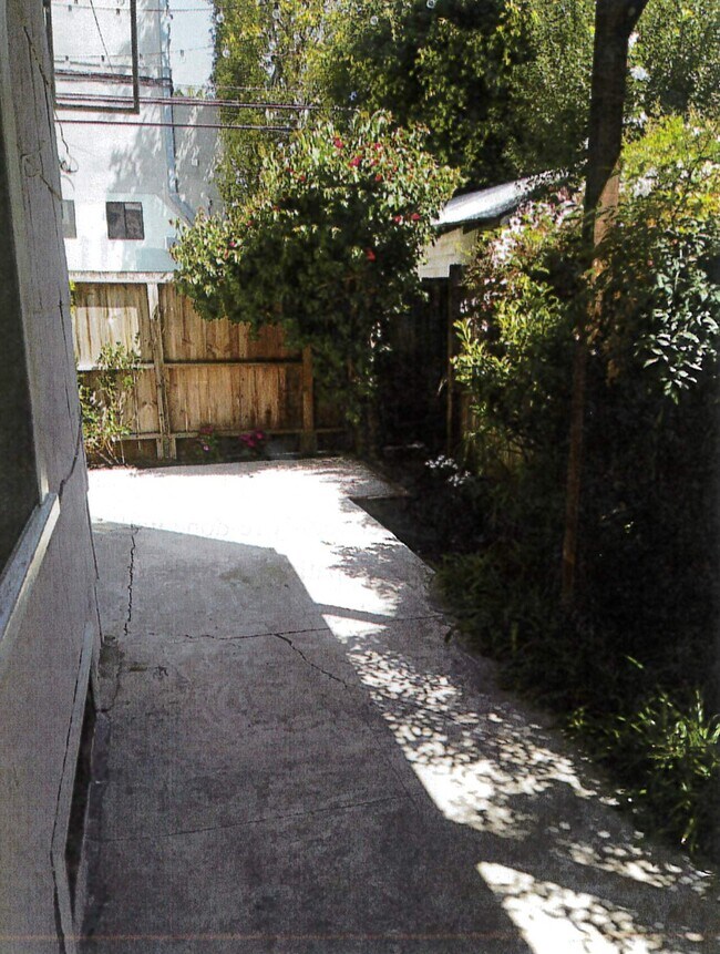 1423 Cabrillo Ave unit A, Venice, CA 90291 - photo 6