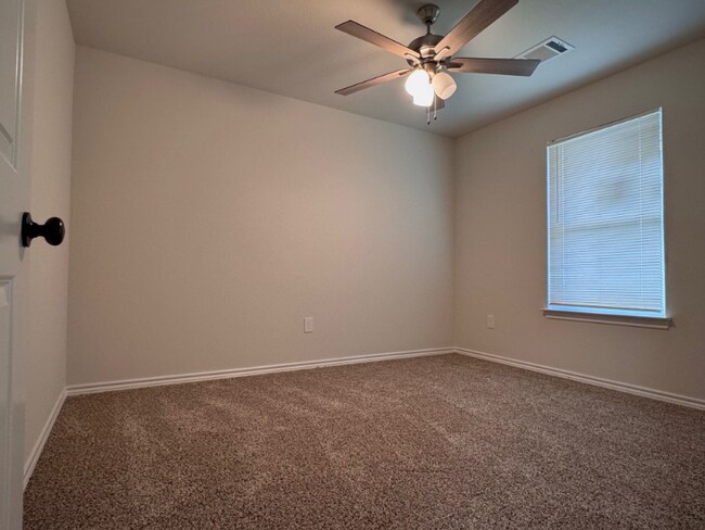 102 Pecan Dr, Lacy Lakeview, TX 76705 - photo 7