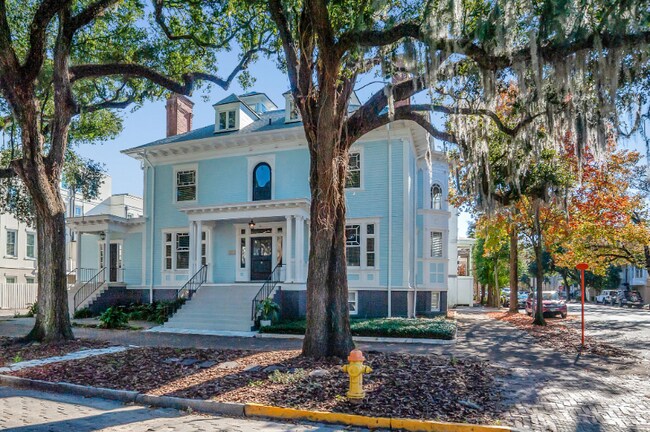 121 W Hall St unit C, Savannah, GA 31401 - photo 2