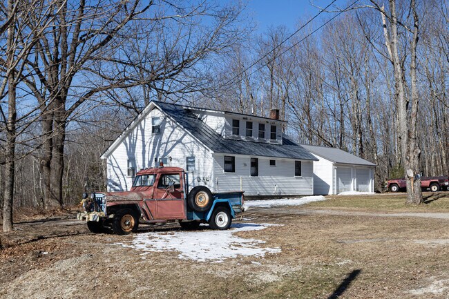 Dotting the picturesque countryside surrounding Minot, many homes enjoy a distinctly rural character.