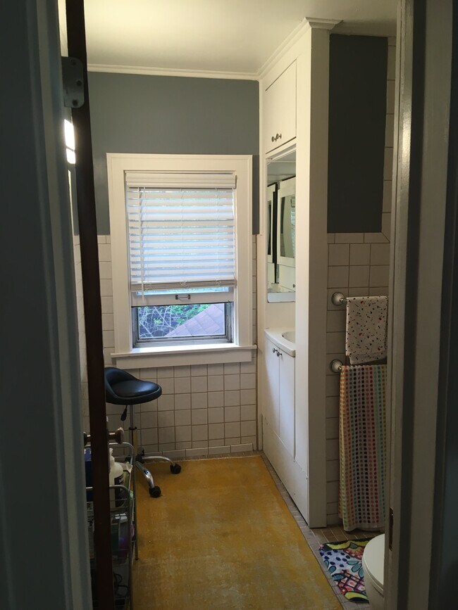 1307 22nd Ave NE unit 2, Minneapolis, MN 55418 - photo 7