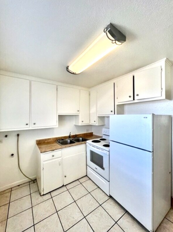 Emporia Apartments, Aurora, CO 80010 - photo 2