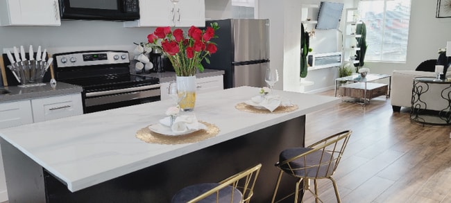 532 Cesar e Chavez Pkwy unit A, San Diego, CA 92113 - photo 5