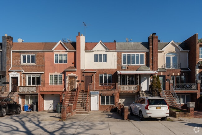 Homes in Long Island, NY, offer a suburban retreat with a mix of coastal charm and modern living