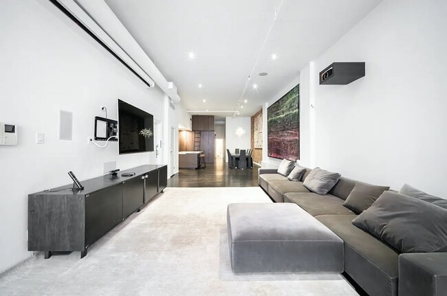 20 E 17th St unit ID1256826P, New York, NY 10003 - photo 2