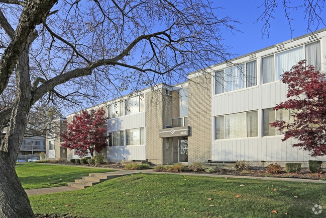 Devon Park Apartments, Royal Oak, MI 48073 - photo 2