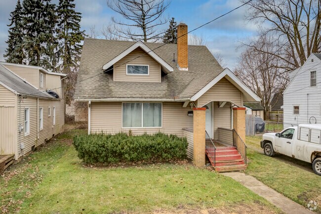 Bungalows can be found throughout the neighborhood of South Side.