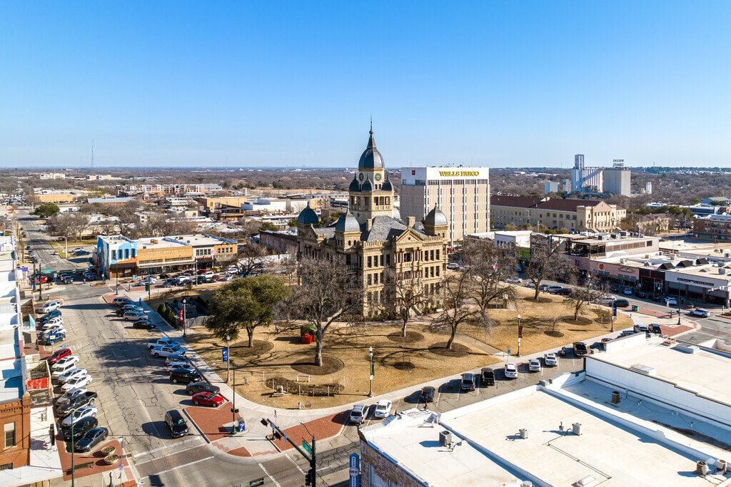 About Downtown Denton Schools, Demographics, Things to Do